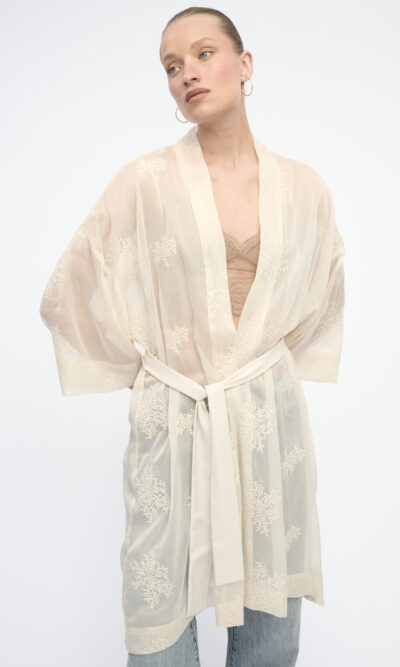 Alternative view of SAKURA KIMONO ivory